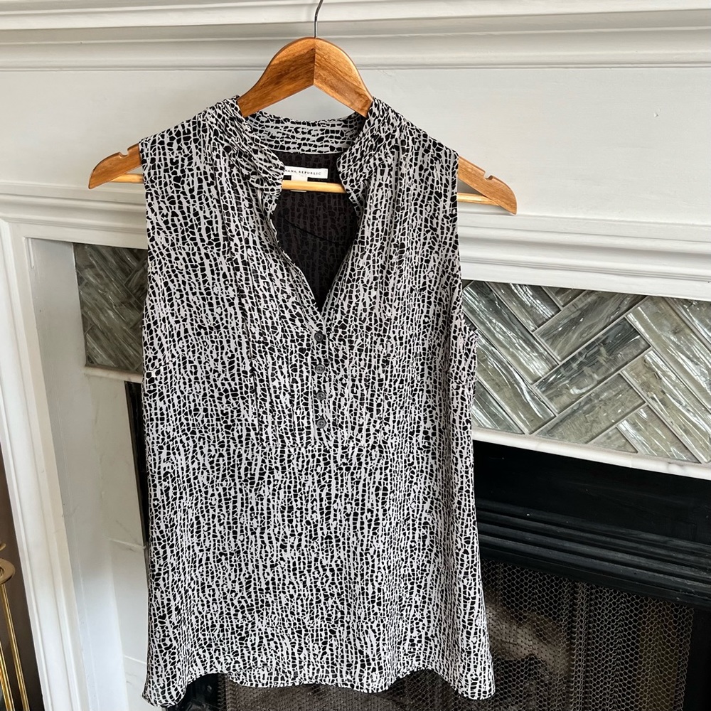 Vintage BANANA REPUBLIC Beautiful SLEEVELESS BLOUSE 8